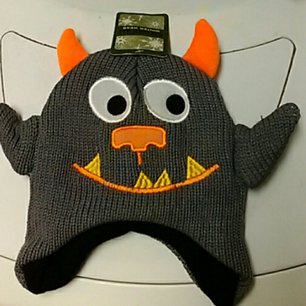 NWT kids winter hat flying bat monster too cute!